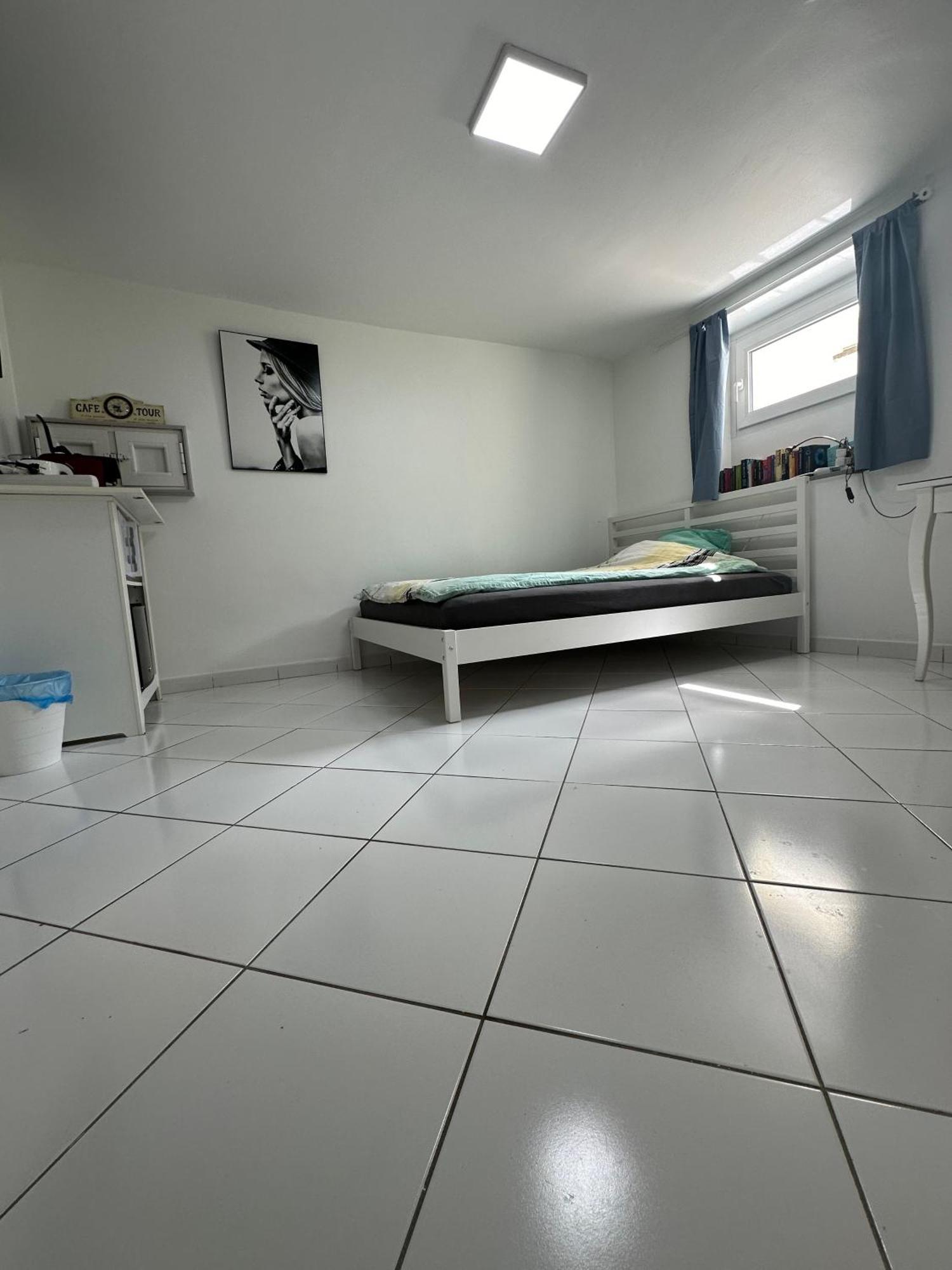 Simple Room In Luxembourg City Exteriér fotografie